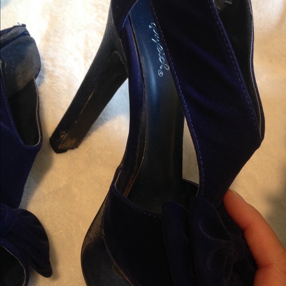 Qupid Dark Blue Velvet Bow Front Peep Toe Snake Skin Platform Heels - Picture 4 of 16